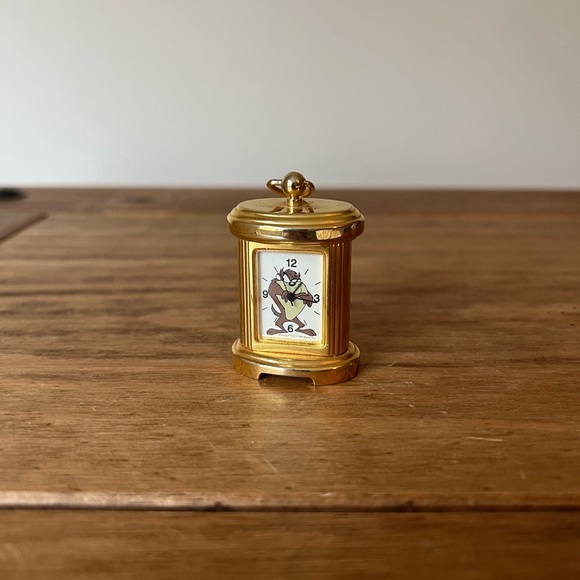 Warner Brothers Tasmanian Devil Brass desk travel clock - Picture 3 of 12